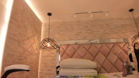  DOROTHY online show from 02.22.25