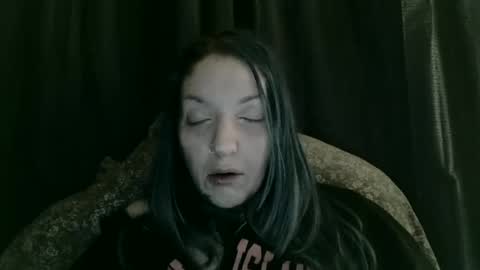 Snapshot of dosedgirl chatting on 01.01.25 dosedgirl online show from 01.01.25