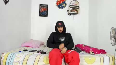 Snapshot of douglas_gallegos chatting on 12.10.24 douglas_gallegos online show from 12.10.24