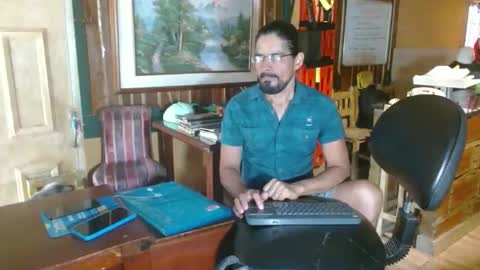 Snapshot of dr_simon84 chatting on 05.19.26 Dr Simon online show from 05.19.26