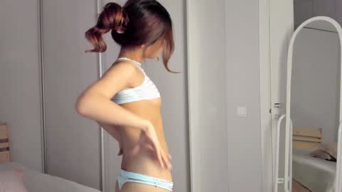 Snapshot of dragon_princesss chatting on 12.11.24 Airi online show from 12.11.24