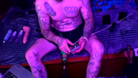 Snapshot of dreaded_folks chatting on 10.29.25 dreaded_folks online show from 10.29.25