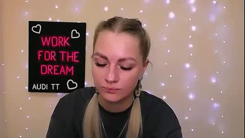 Snapshot of dream_dolly_ chatting on 09.09.25 dream_dolly_ online show from 09.09.25