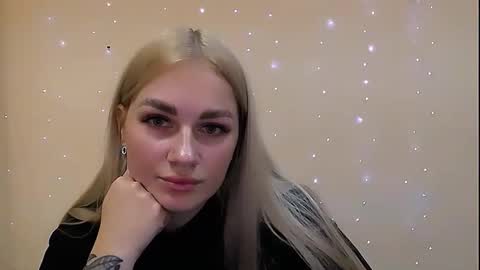 Snapshot of dream_dolly_ chatting on 10.02.25 dream_dolly_ online show from 10.02.25