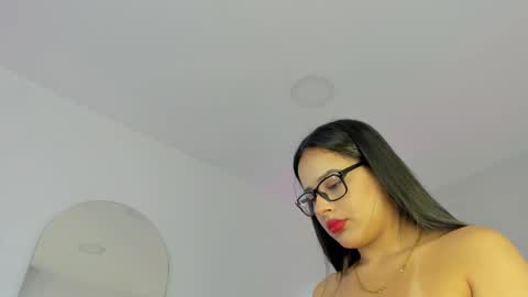 Snapshot of dream_nena chatting on 09.29.25 N E N A  online show from 09.29.25