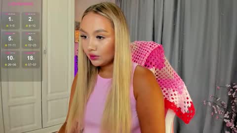 Snapshot of dreamaise chatting on 09.18.25  Mary   pvt open    use pink and blue app lovense online show from 09.18.25