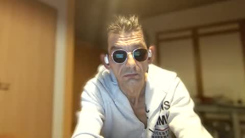 Snapshot of dreambob chatting on 11.13.25 Dreambob online show from 11.13.25