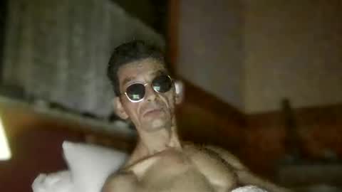 Snapshot of dreambob chatting on 11.26.25 Dreambob online show from 11.26.25