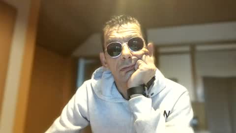 Snapshot of dreambob chatting on 11.29.25 Dreambob online show from 11.29.25