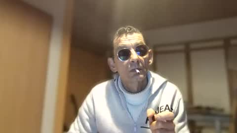 Snapshot of dreambob chatting on 11.30.25 Dreambob online show from 11.30.25