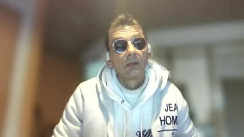 Snapshot of dreambob chatting on 04.04.26 Dreambob online show from 04.04.26