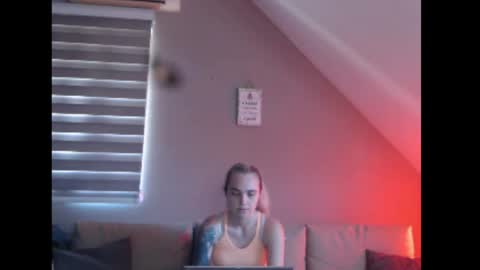 Snapshot of dreamcatcherfantasy chatting on 07.30.26 A girl online show from 07.30.26