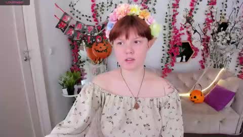 Snapshot of dreammyluna chatting on 10.24.25 Luna online show from 10.24.25