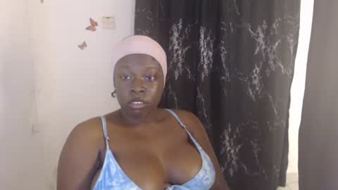 Snapshot of dreamy_wetpussy chatting on 06.17.26 BEAUTY online show from 06.17.26