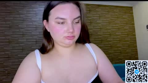 Snapshot of dreamyblushfairy chatting on 05.02.26 Mila online show from 05.02.26
