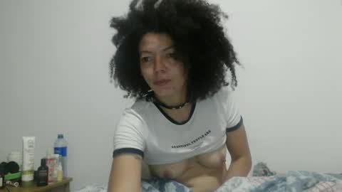 Snapshot of dreamylatina chatting on 09.19.25 DreamyLatina online show from 09.19.25