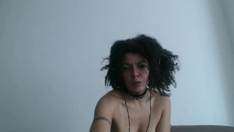 Snapshot of dreamylatina chatting on 10.18.25 DreamyLatina online show from 10.18.25