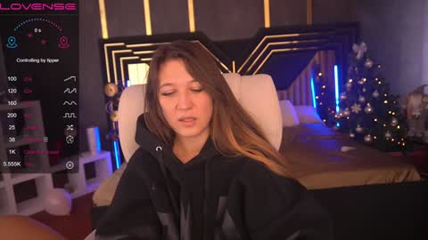 Snapshot of dreamylinaaa chatting on 12.30.24 Lina online show from 12.30.24