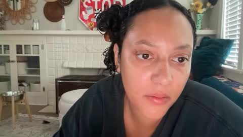 RIRI OR DREAMY online show from 10.26.25