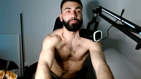 Snapshot of drewwho_ chatting on 04.12.26 drewwho_ online show from 04.12.26