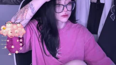 Snapshot of drillhouse_ chatting on 10.29.25 Tara Sonny online show from 10.29.25