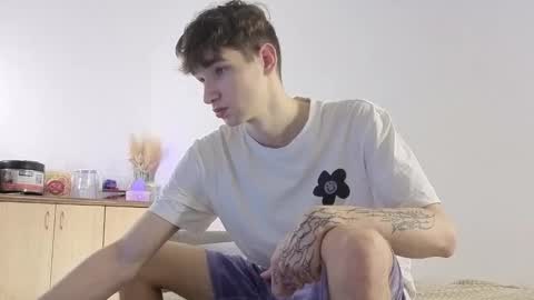 Snapshot of drinklinov chatting on 12.20.25 Mark online show from 12.20.25