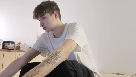 Snapshot of drinklinov chatting on 12.22.25 Mark online show from 12.22.25