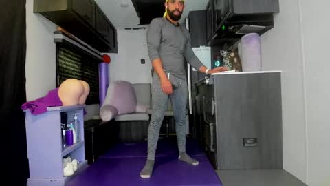 Snapshot of drizzys_room chatting on 12.04.25 DirtyDrizzy online show from 12.04.25