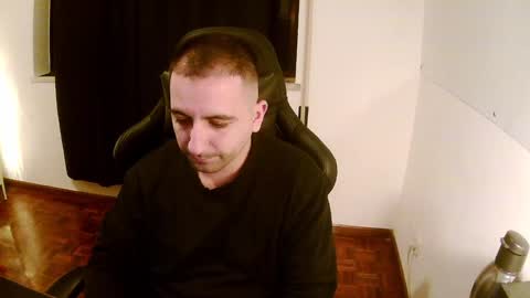 Snapshot of droooooones chatting on 02.08.25 droooooones online show from 02.08.25