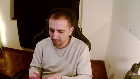 Snapshot of droooooones chatting on 02.19.25 droooooones online show from 02.19.25