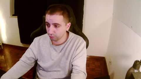 Snapshot of droooooones chatting on 02.19.25 droooooones online show from 02.19.25