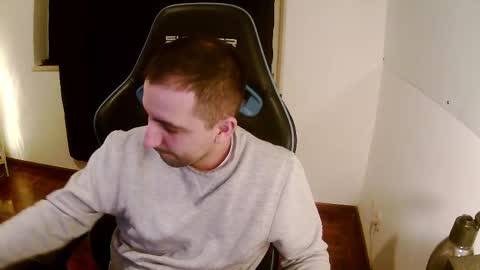 Snapshot of droooooones chatting on 02.21.25 droooooones online show from 02.21.25