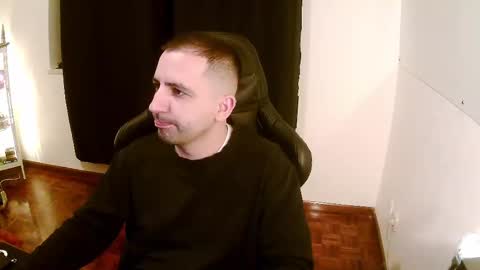 Snapshot of droooooones chatting on 03.02.25 droooooones online show from 03.02.25