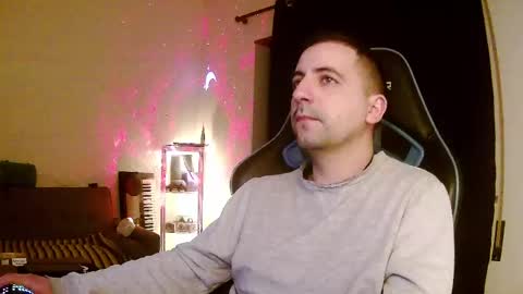 Snapshot of droooooones chatting on 03.10.25 droooooones online show from 03.10.25