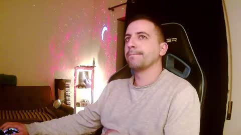 Snapshot of droooooones chatting on 03.11.25 droooooones online show from 03.11.25