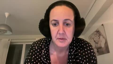 Snapshot of drresa chatting on 04.19.26 Dr. Resa online show from 04.19.26