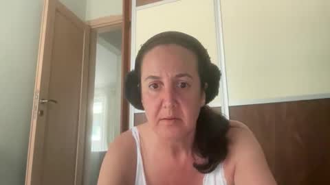 Snapshot of drresa chatting on 04.23.26 Dr. Resa online show from 04.23.26