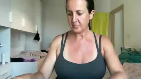Snapshot of drresa chatting on 06.22.26 Dr. Resa online show from 06.22.26