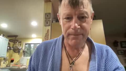 Snapshot of dudeinnh chatting on 09.29.25 Steve online show from 09.29.25