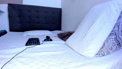 Dulce Maria online show from 05.22.26
