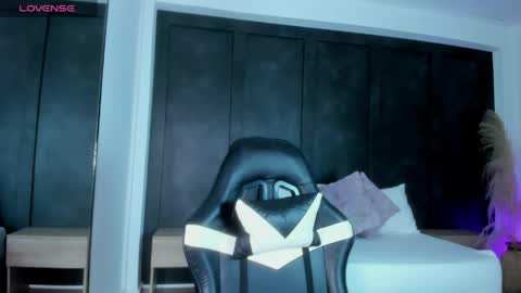 Snapshot of dulce_glow_ chatting on 04.18.26 D U L C E online show from 04.18.26