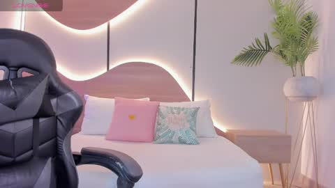 Snapshot of dulce_glow_ chatting on 04.23.26 D U L C E online show from 04.23.26