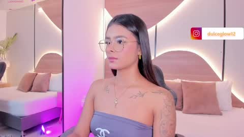 Snapshot of dulce_glow_ chatting on 04.30.26 D U L C E online show from 04.30.26
