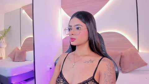 Snapshot of dulce_glow_ chatting on 05.01.26 D U L C E online show from 05.01.26