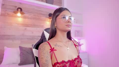 Snapshot of dulce_glow_ chatting on 05.13.26 D U L C E online show from 05.13.26