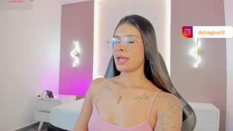 Snapshot of dulce_glow_ chatting on 05.14.26 D U L C E online show from 05.14.26