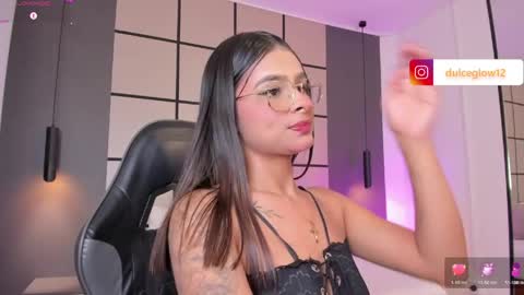 Snapshot of dulce_glow_ chatting on 05.19.26 D U L C E online show from 05.19.26