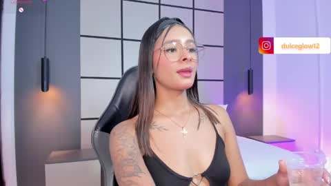 Snapshot of dulce_glow_ chatting on 05.23.26 D U L C E online show from 05.23.26