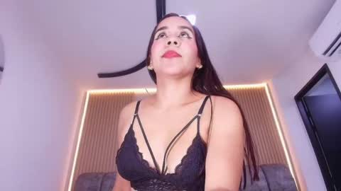 Snapshot of dulce_kitty19 chatting on 03.31.26 kitty online show from 03.31.26