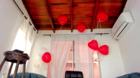 Snapshot of dulce_y_jhoselin chatting on 02.12.26 Dulce Y Jhoselin online show from 02.12.26